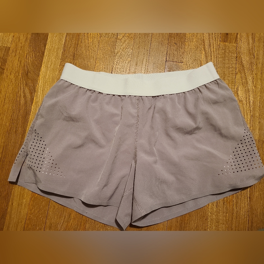 Senita Athletics Shorts Purple XS built in shorts earbud hole